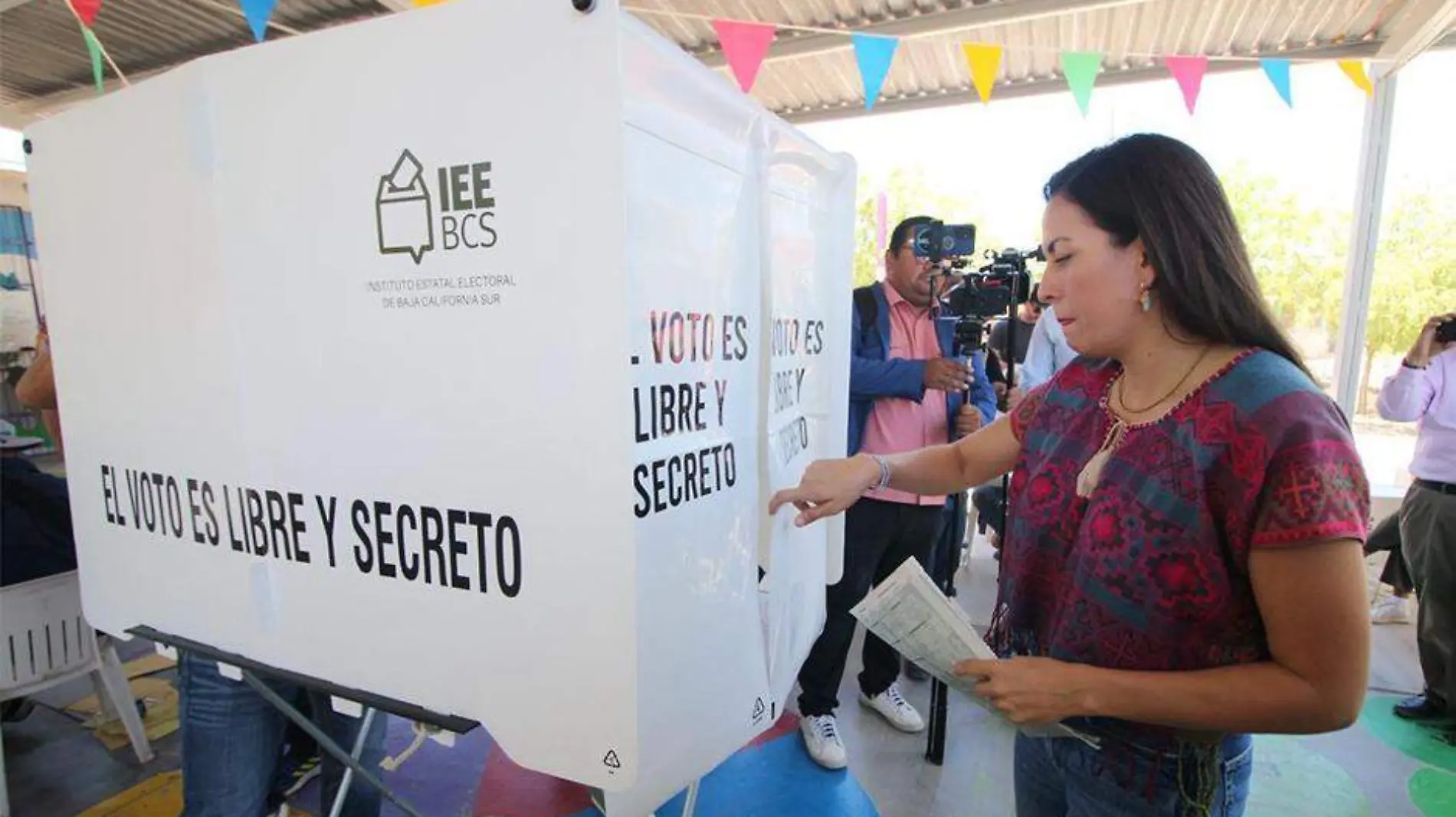 MIlena Quiroga Vota